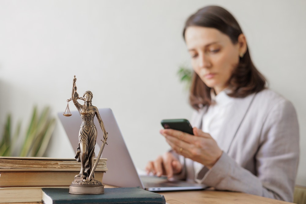 Comprendre l'Annonce Légale: Une Perspective Juridique
