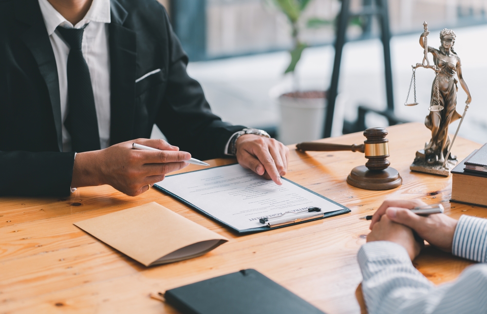 Comment on appelle un avocat gratuit ?