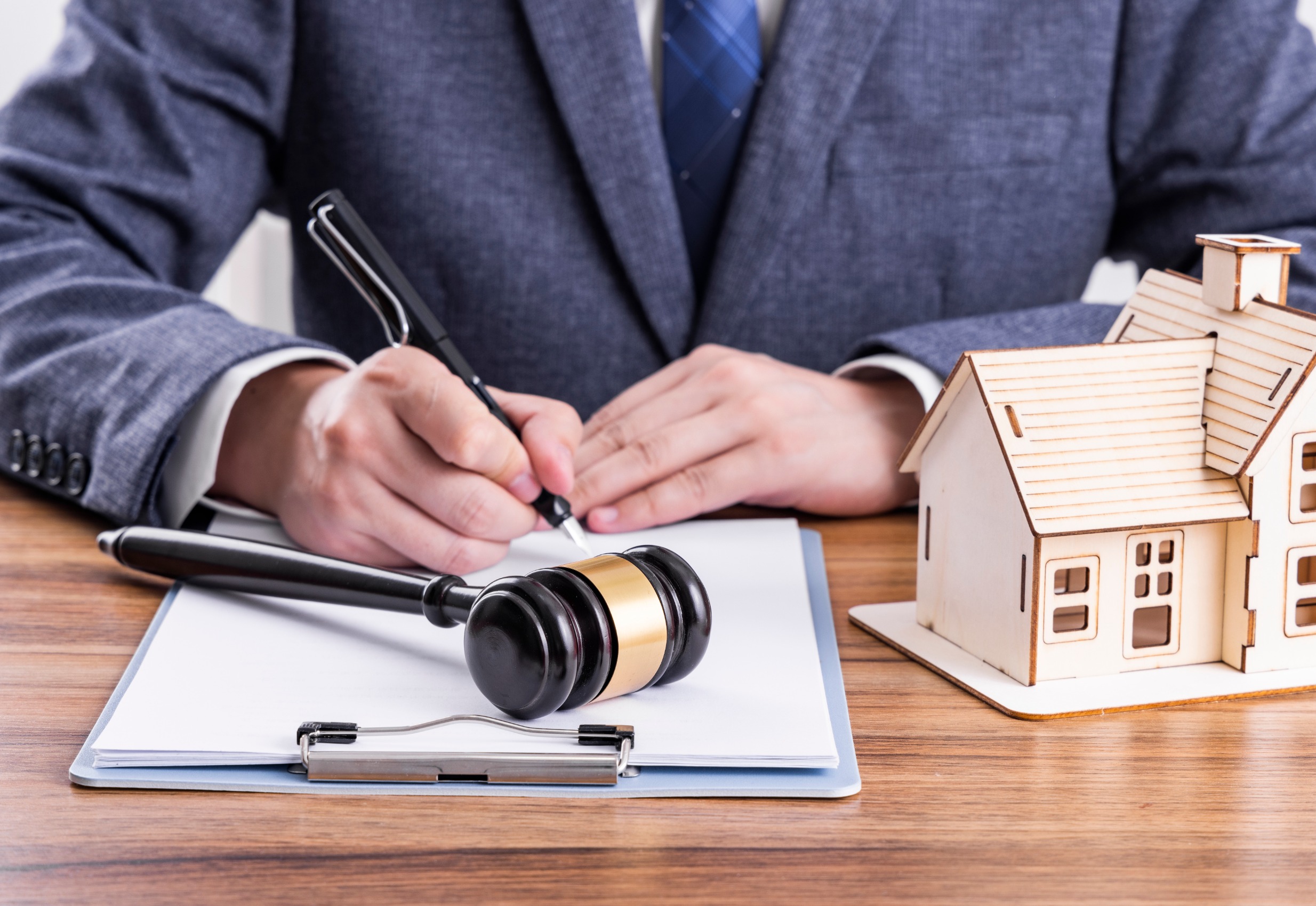 Litiges immobiliers à Marseille : pourquoi faire confiance au cabinet BINON-DAVIN ?