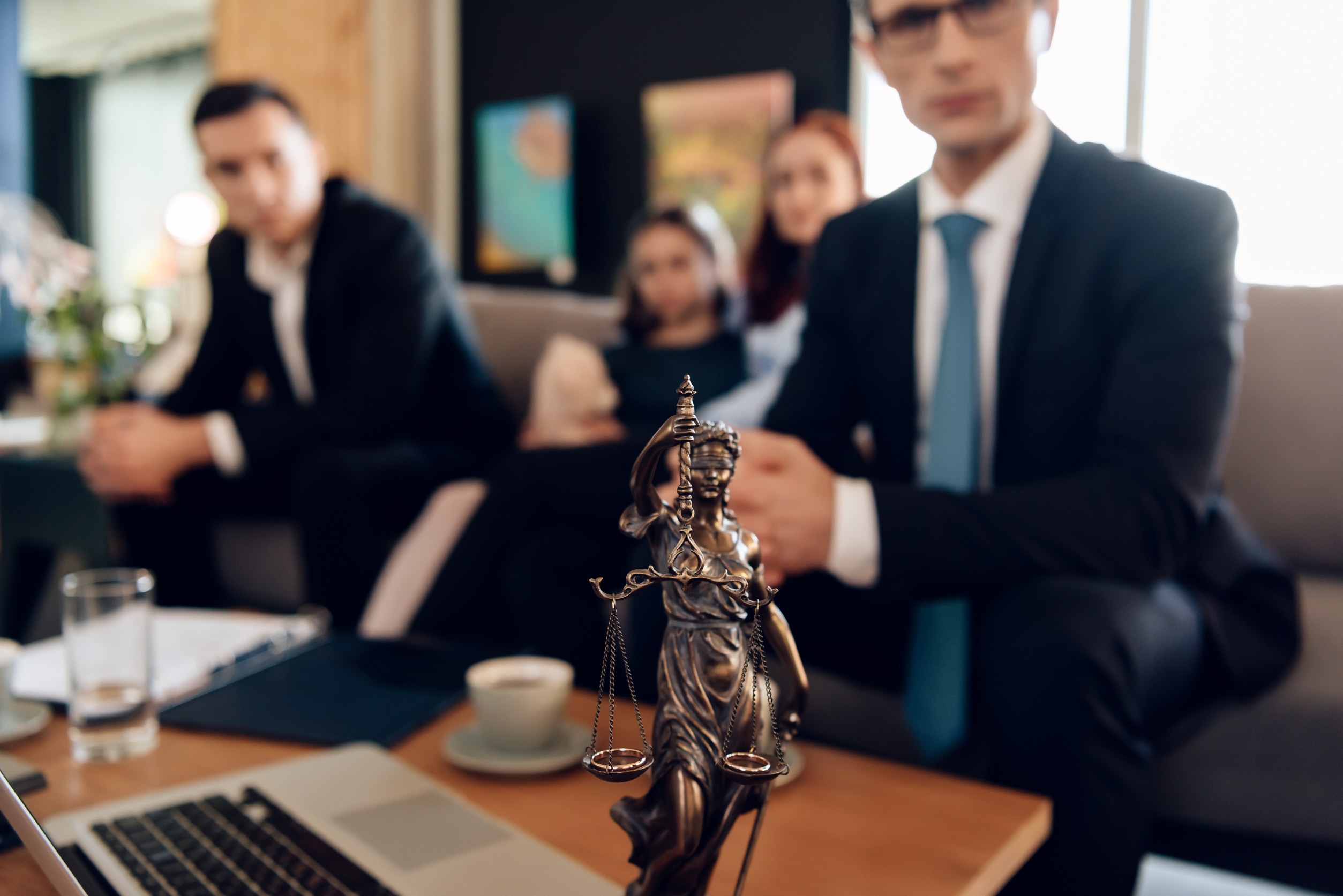 Adultère ou infidélité : pourquoi contacter un bon avocat en droit de la famille ?