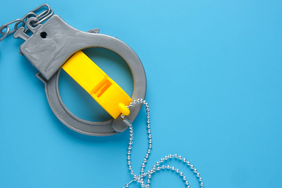La protection juridique des lanceurs d'alerte dans les entreprises : enjeux et dispositifs