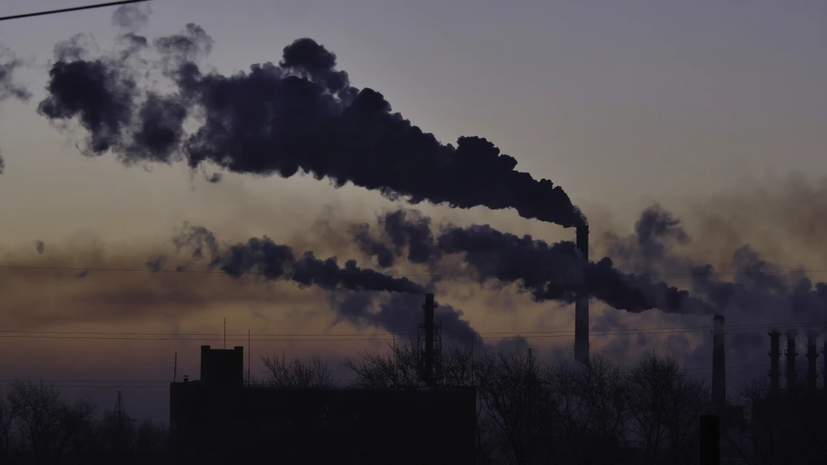 Les droits des riverains face à la pollution industrielle : un combat juridique pour la protection de l'environnement