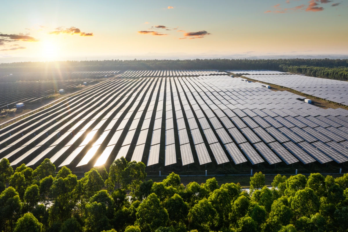 Contestation des refus d'autorisation pour l'installation de panneaux solaires : Guide juridique complet